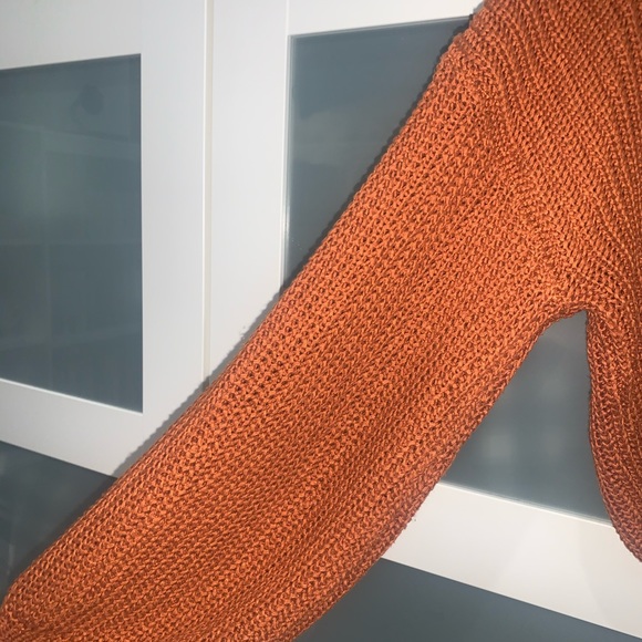 Forever 21 crop top sweater with baggy sleeves - Picture 2 of 5